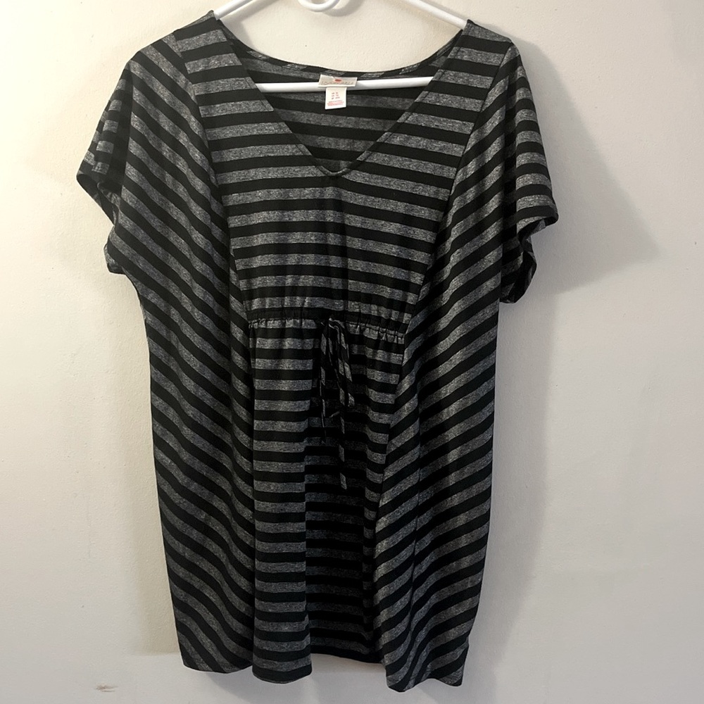 Two Hearts Maternity by Destination Maternity 
Black and grey striped v-neck